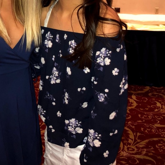 Hollister floral off the shoulder top - Picture 2 of 3
